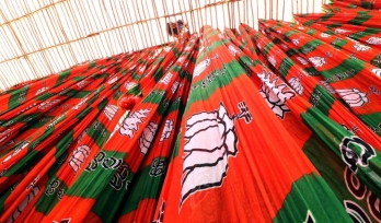 ?Kolkata Police dismantle BJP stage ahead of 'Save Democracy' campaign